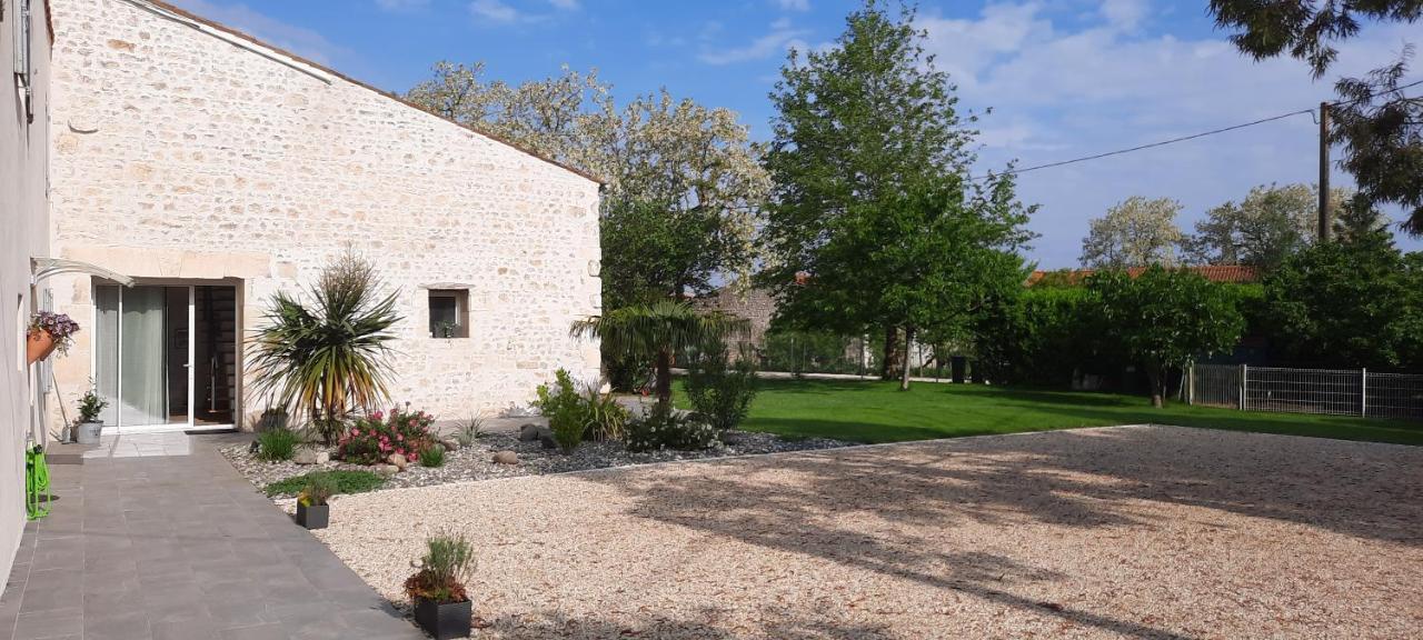 Gite 4 Personnes Avec Piscine Entre Saintes Et Royan Balanzac Экстерьер фото
